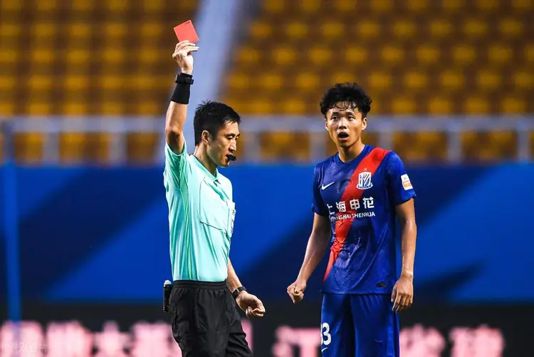 赛前拜仁慕尼黑调整名单以备中超；战术微调环节打磨；目标明确；控场能力受关注的简单介绍