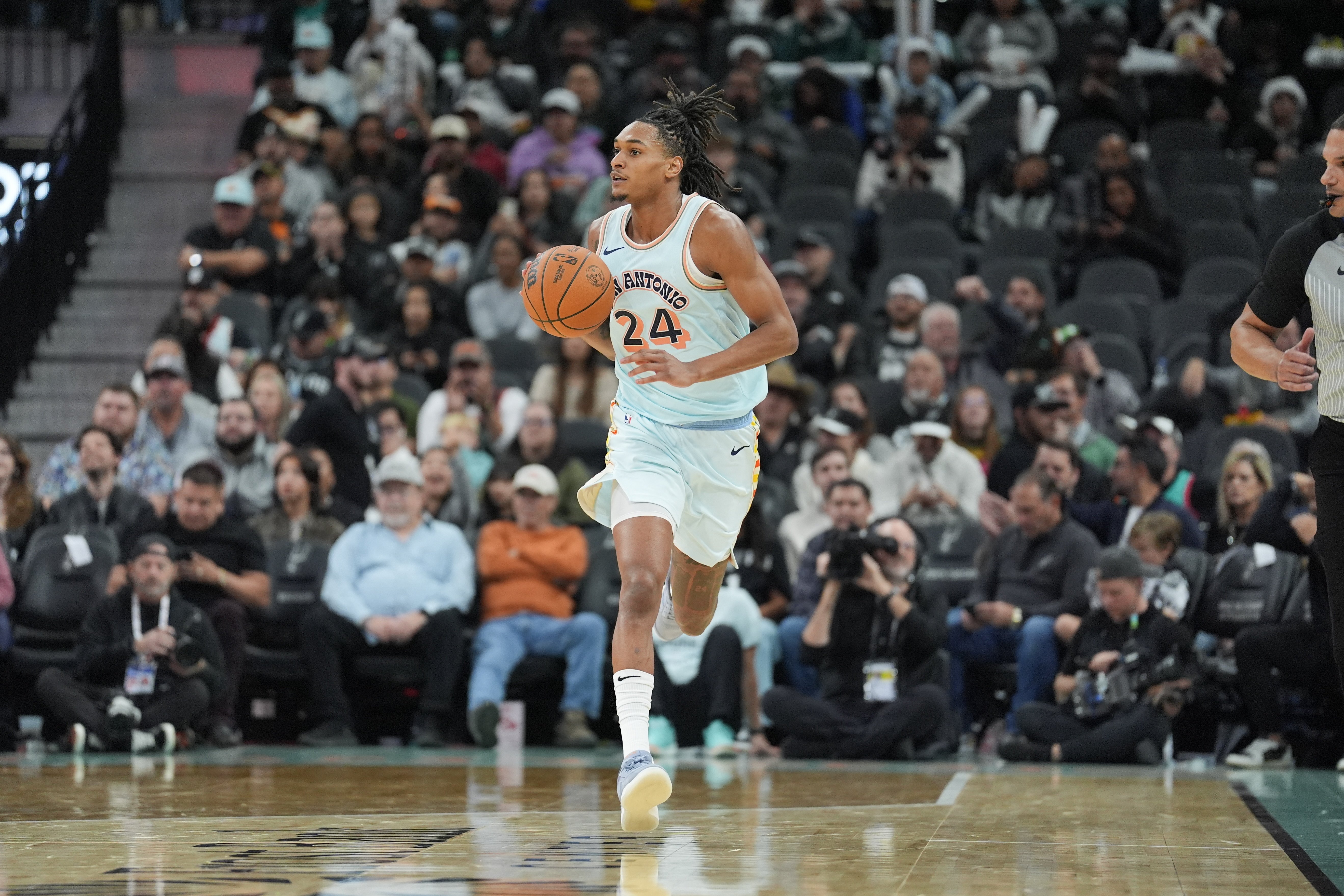 关于印第安纳步行者发布备战花絮，赛前手感冰凉，足总杯任务艰巨，赛程密集仍需轮换的信息-开云网页版