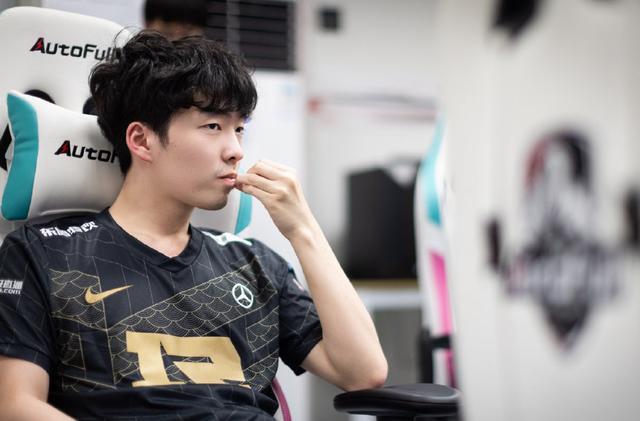 包含浙江稠州防线松动备战意甲Doinb在RNG比赛中高光表现，连对手都承认：转折点上海海港防线松动的词条